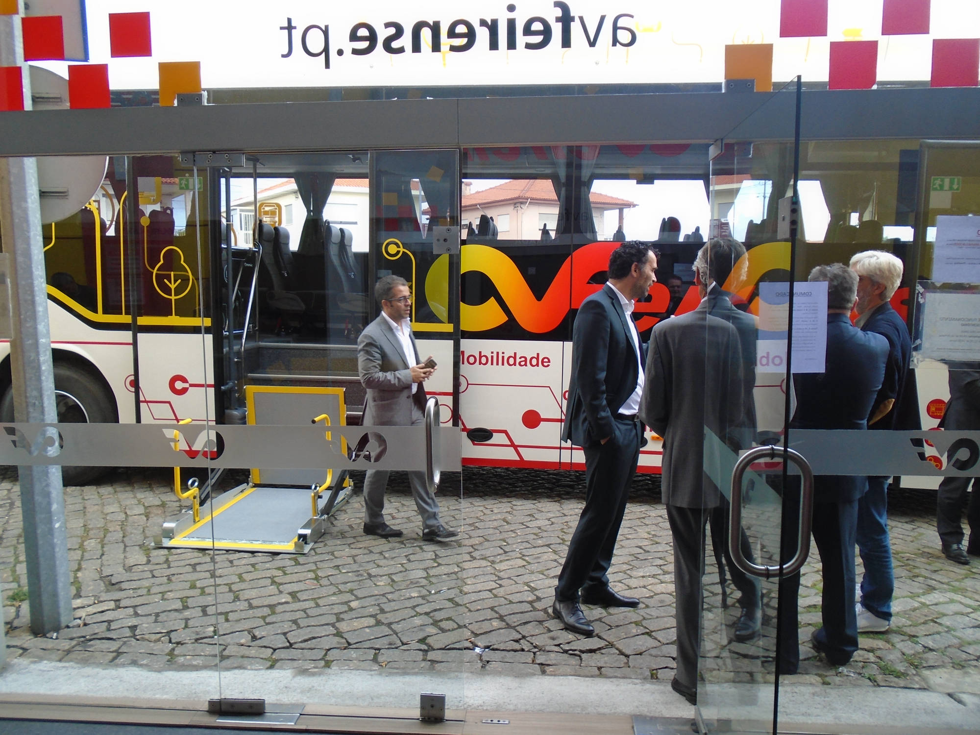 inauguracao 2 autocarros gás natural auto viacao feirense
