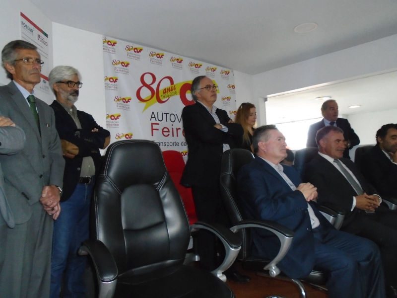 inauguracao 2 autocarros gás natural auto viacao feirense