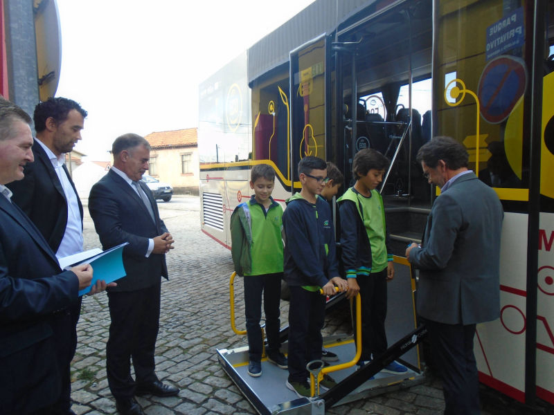 inauguracao 2 autocarros gás natural auto viacao feirense
