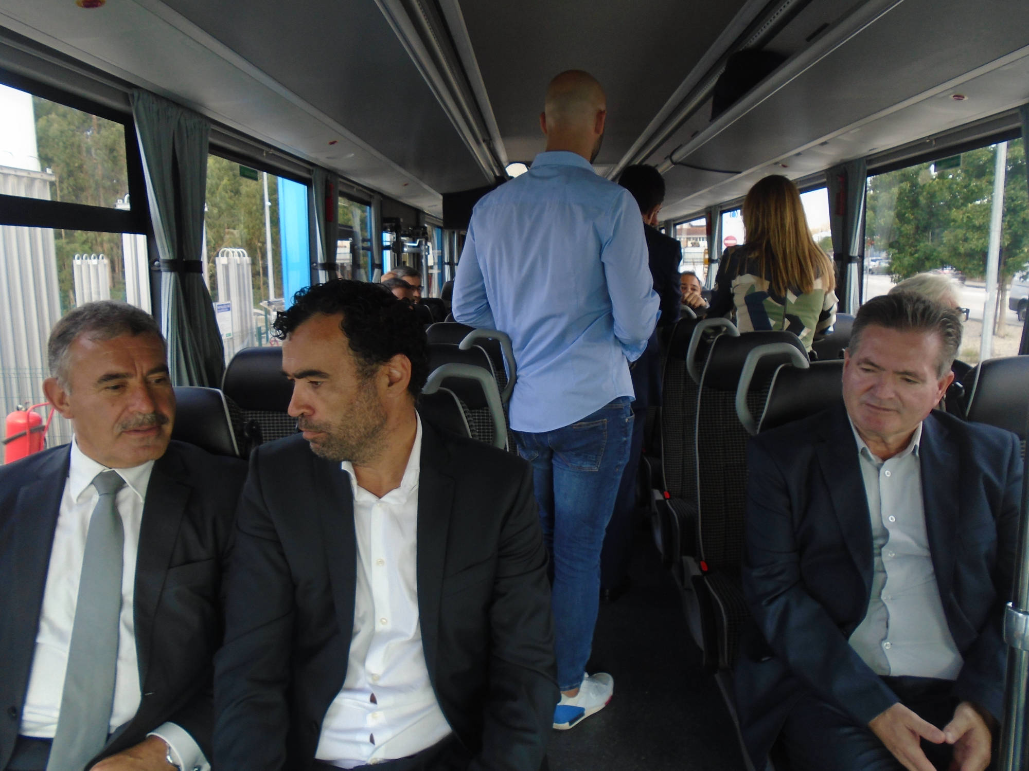 inauguracao 2 autocarros gás natural auto viacao feirense